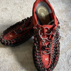 Keen Sandals Mens 8.5 M Uneek Stripe Two Cord Sports Slingback 1014618 Red Flats